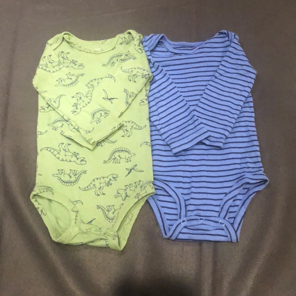 Carter’s 9 month boy bodysuits like new